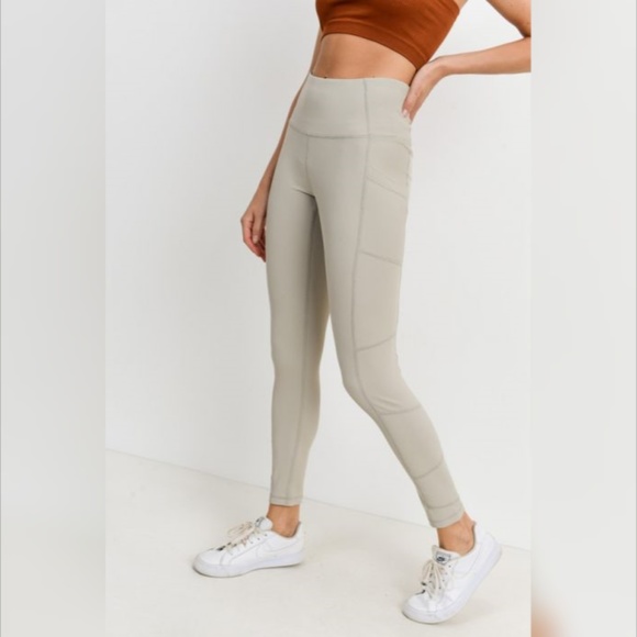 Highwaist Essential Ribbed Leggings with Pockets - Picture 5 of 6